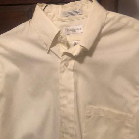Men’s Medium Yellow Van Huesen Dress Shirt - Picture 2 of 4